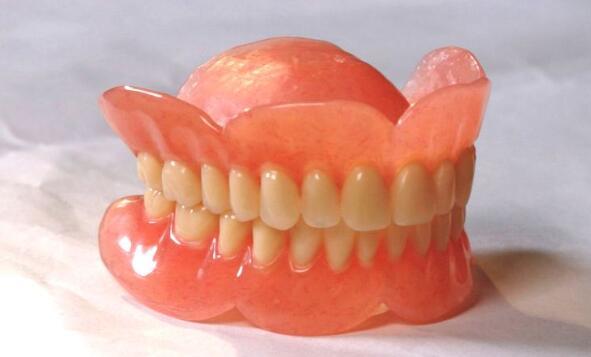 义齿的几种常用类型