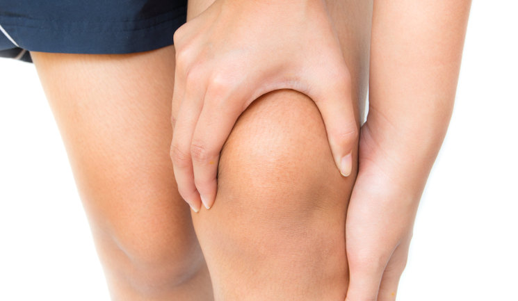 经常有人因为感到膝关节发响,而来门诊就诊,弯曲膝盖时偶尔听到