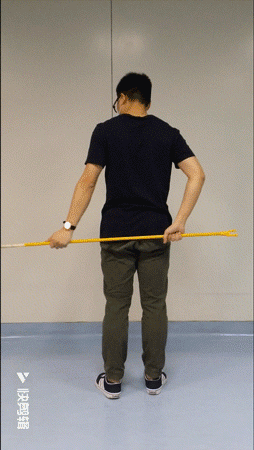 内旋即背手:这个动作时间关节最难康复的动作,需要耐心;初期背手非常