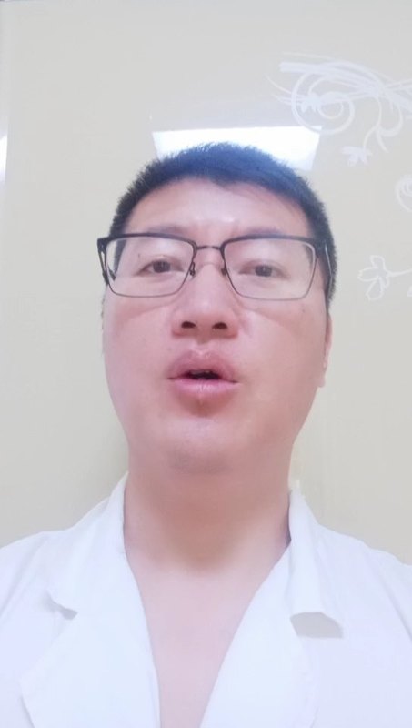 腕关节出现囊状突起是怎么回事？
