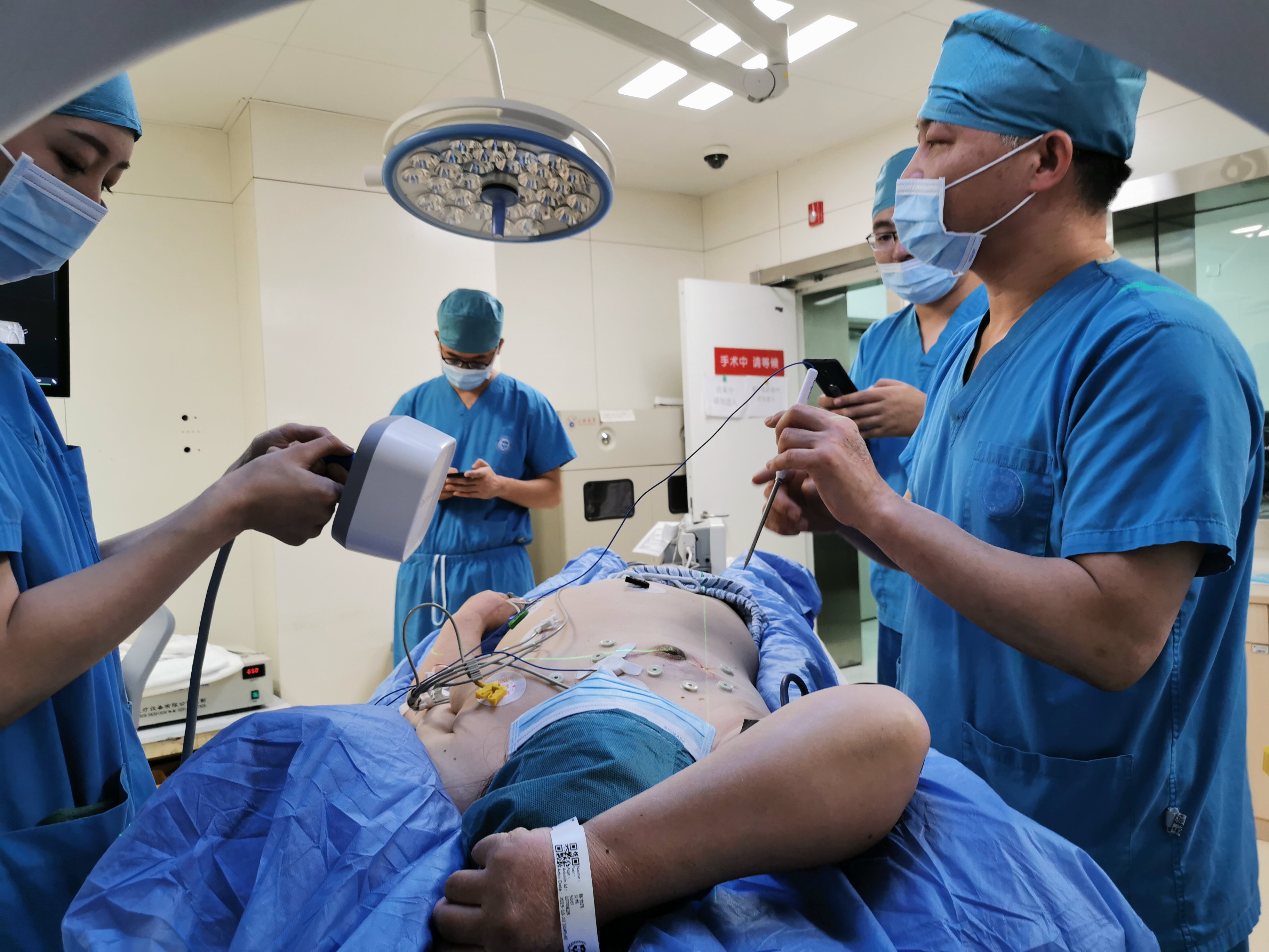 术中实时导航系统辅助ct引导下肺肿物穿刺活检术