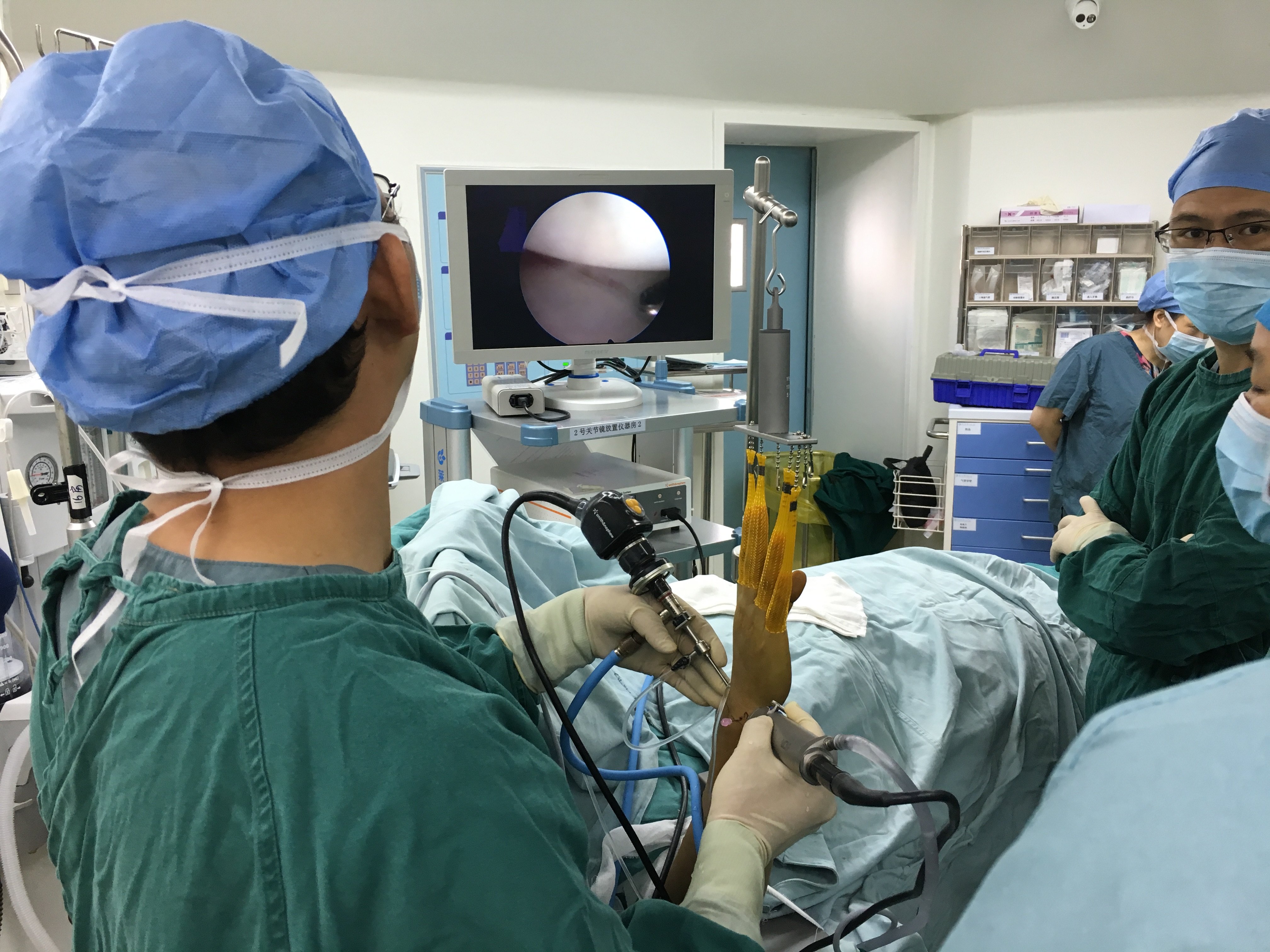 腕关节丅fcc损伤微创手术