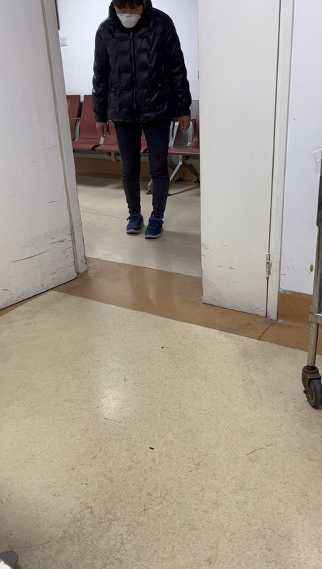 膝关节单髁置换术后2月余的前后步法