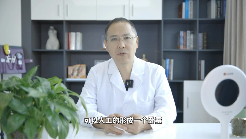 卧蚕可以后天锻炼出来吗？