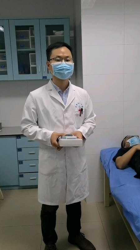 下肢静脉曲张实用系列三：自己如何在家换药
                    1.家用剪刀一把；2.酒精棉片；3.创口贴；4.医用弹力袜