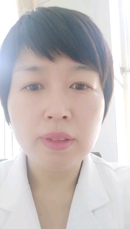 缺乏维生素c容易出现牙龈出血，最好每天吃三种以上的水果