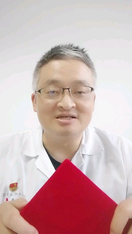 高考前一天，家长和孩子都要略放松一点，留足精力，偶有失眠的娃，备几颗阿普唑仑。