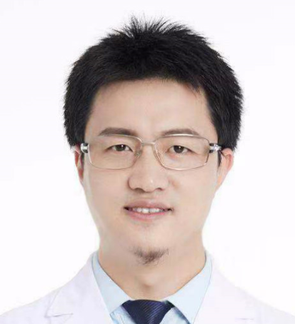正开胸术后快两个月了，宝宝目前四个来月还不会翻身抬头？能竖抱吗？有点漏斗胸应该怎么做呢。