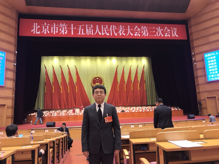 主任您好，如果双侧乳头会溢液，透明清水样，是湿疹还是乳房疾病？