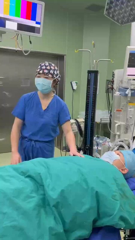 朱医生麻醉前安抚患者